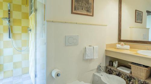 a bathroom with a shower and a toilet and a sink at CONTESSA MATILDE 16, Emma Villas in Collazzone