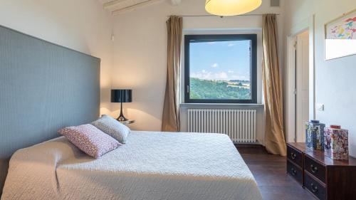 Postel nebo postele na pokoji v ubytování Villa Le Fontane 12, Emma Villas