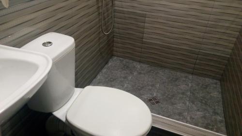 Koupelna v ubytování Hotel Isani