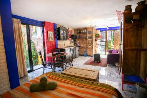 a bedroom with a bed and a kitchen and a living room at Majikal B&B - Diego Rivera in Cholula
