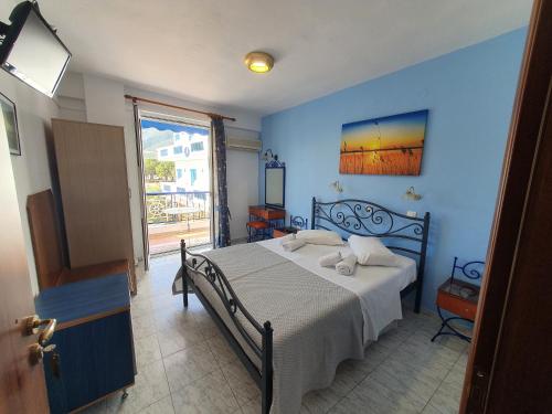 Postel nebo postele na pokoji v ubytování Hotel Mike