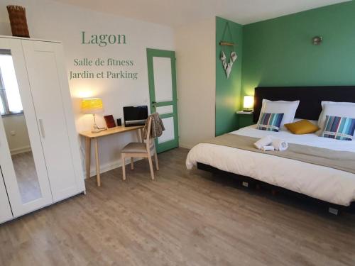 Ένα ή περισσότερα κρεβάτια σε δωμάτιο στο LA MARINA-Center-Parking-StationtoParis