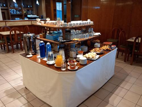 Comida en o cerca de este hotel