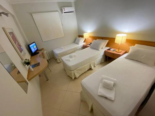 Een bed of bedden in een kamer bij Hotel Canada