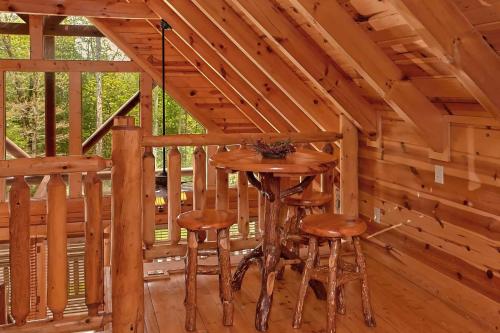Gambar di galeri bagi Luxe Smoky Mountain Cabin Indoor Pool and Fire Pit! di Sevierville