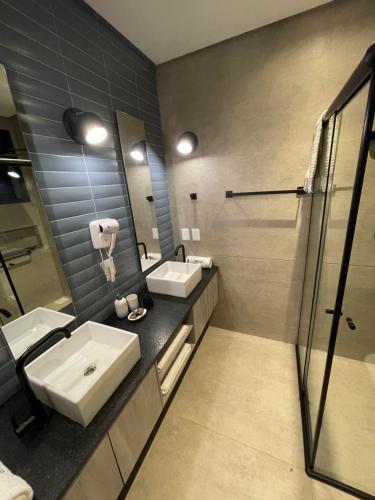 a bathroom with two sinks and a mirror at Hospedaria da Lagoa in Florianópolis