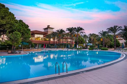 Bazén v ubytování IC Hotels Green Palace - Kids Concept nebo v jeho okolí