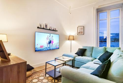 TV a/nebo společenská místnost v ubytování Casa al Mercato di Ortigia - Onice