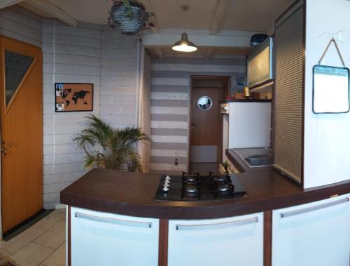 Photo de la galerie de l'établissement Appartement Vue Mer, RDC, Plage de Trestrignel, à Perros-Guirec