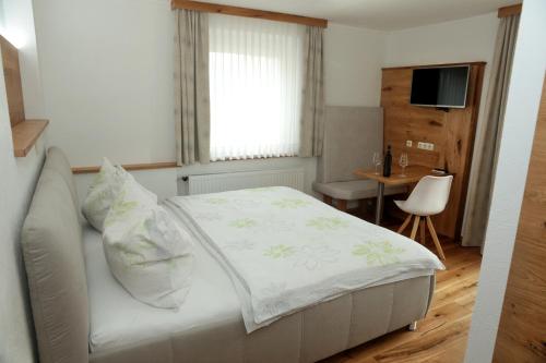 Postel nebo postele na pokoji v ubytování Gästehaus Elisabeth by keuschengut