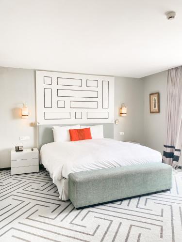 Postel nebo postele na pokoji v ubytování Sofitel Abidjan Hotel Ivoire