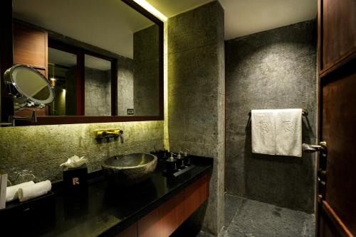 Bathroom sa Rosetta by Ferns