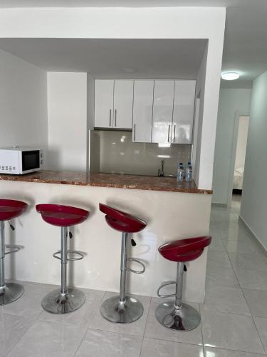 Ett kök eller pentry på Apartamentos Tamasite
