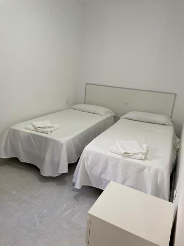 Säng eller sängar i ett rum på Apartamentos Tamasite