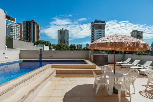 Πισίνα στο ή κοντά στο Hotel Baviera Iguassu