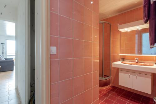 a bathroom with a sink and a mirror at Le Gréement - Appt vue sur le port in Courseulles-sur-Mer