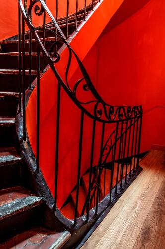 a staircase with a red wall and a red wall at B&B Casa Ortega in Marseille