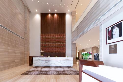 a lobby of a hotel with a large wall at dusitD2 Salwa Doha in Doha