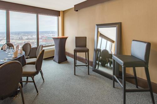 Crowne Plaza Kansas City Downtown, an IHG Hotel Image