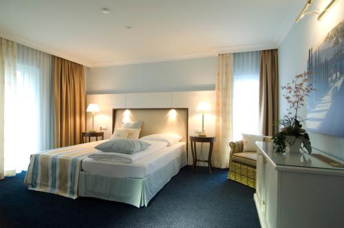 En eller flere senge i et værelse på Hotel Ochsen