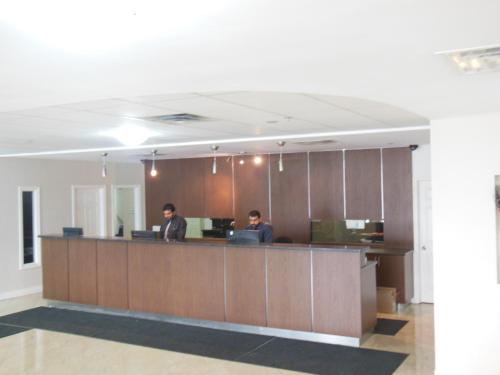 El lobby o recepción de NU Hotel Toronto Airport