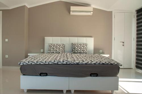 Кровать или кровати в номере Penthouse, 3 Schlafzimmern, Meerblick, Alanya, Kestel