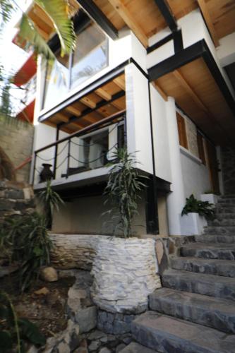 El edificio en el que está la habitación en casa particular