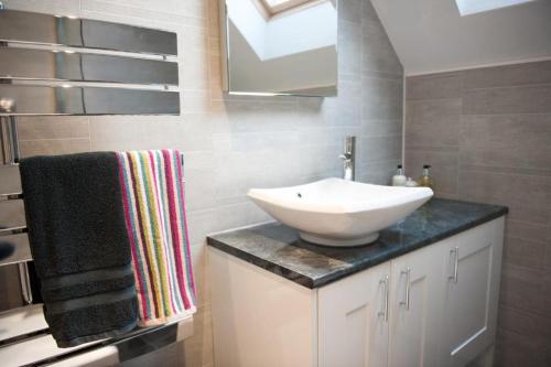 A bathroom at Homelands Apartment 