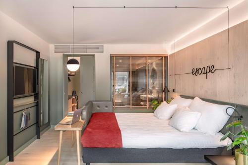 a bedroom with a bed with a red rug at Hotel Norge by Scandic in Bergen