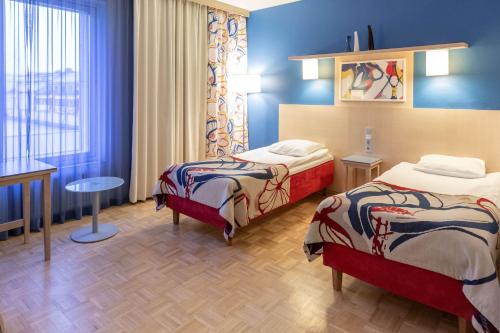 En eller flere senge i et værelse på Scandic Hämeenlinna City