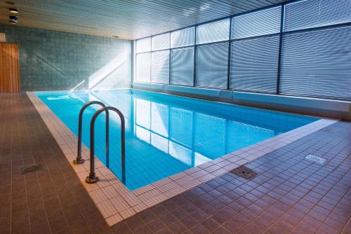 a large swimming pool in a building at Scandic Kemi in Kemi