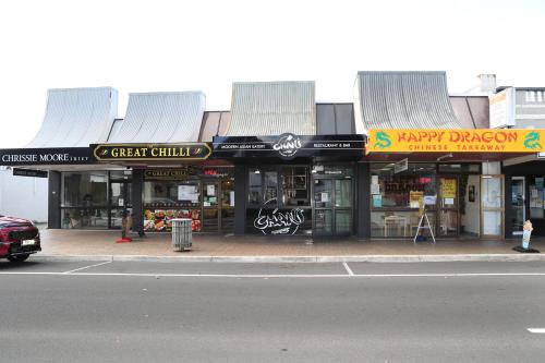 a building with signs on the side of a street at Havelock North Motor Lodge in Havelock North