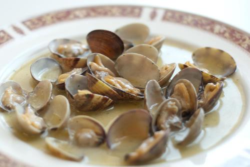 a plate ofcooked clams on a plate at Hotel Andia in Orcoyen