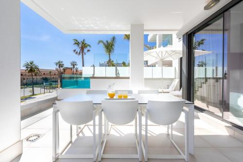 Luxury High End - Santa Barbara Heights CLC - For Work, Play & Family