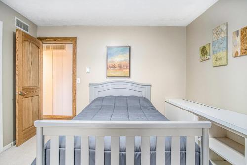 a bedroom with a white crib in a room at Harbor Country Family Lodge in Union Pier