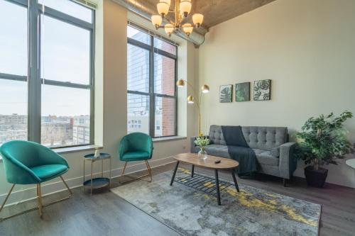 420 friendly Luxurious 2BR 2BA on Michigan ave with optional parking