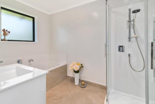 Fotografie z fotogalerie ubytování Gemini Shores - Rotorua Holiday Home v destinaci Koutu
