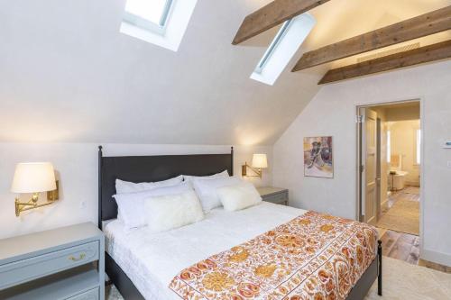 Ένα ή περισσότερα κρεβάτια σε δωμάτιο στο Splendid Home in the Heart of Telluride Town