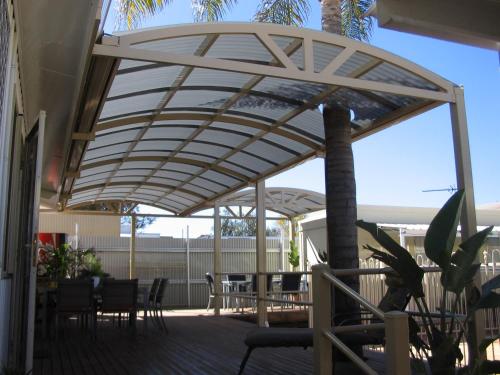 awning over a patio with tables and chairs at THE MEYERS HOUSE - ACCOMMODATION in Kalgoorlie