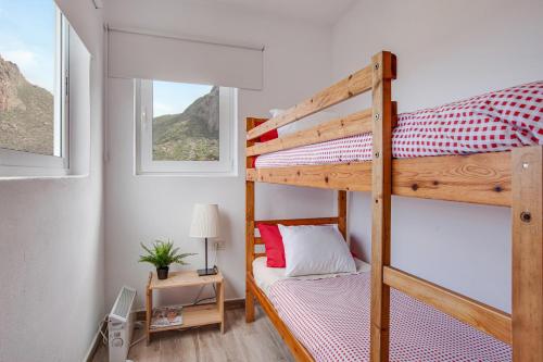 Двухъярусная кровать или двухъярусные кровати в номере Casa Taganana