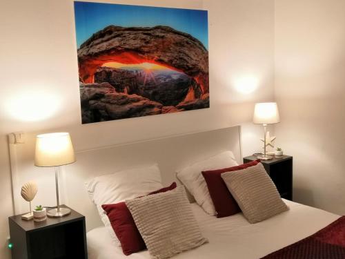 Photo de la galerie de l'établissement Escale Dieppe Gambetta - Appart et Studios 2-6 personnes Vue Ville et Mer, à Dieppe