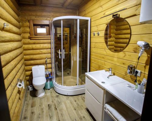 Koupelna v ubytování Комплекс відпочинку GoldFіsh Сlub