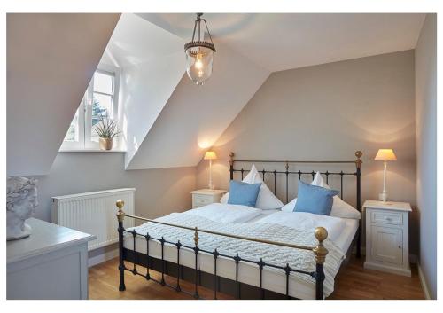 a bedroom with a bed with blue pillows at Weingut & Gästehaus GiwerGreif in Wasserliesch