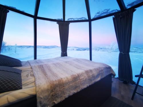 Billede fra billedgalleriet på Aurora Hut - luksusmajoitus iglu tunturilammella Pohjois-Lapissa Nuorgamissa i Nuorgam