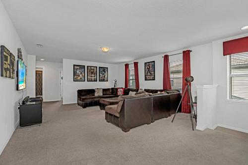 Elegant Villa wPrivate PoolSpa Game Room photo 23