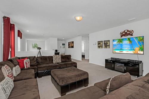 Elegant Villa wPrivate PoolSpa Game Room photo 24