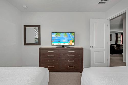 Elegant Villa wPrivate PoolSpa Game Room photo 32