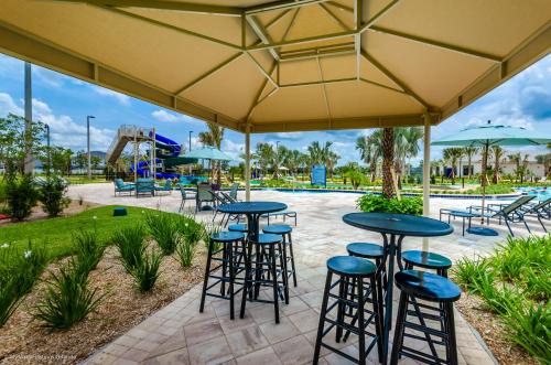 Κήπος έξω από το VILLA wPrivate Pool & Game Room near Disney