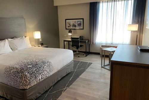 a hotel room with a bed and a desk at La Quinta Inn & Suites by Wyndham Holbrook Petrified Forest in Holbrook