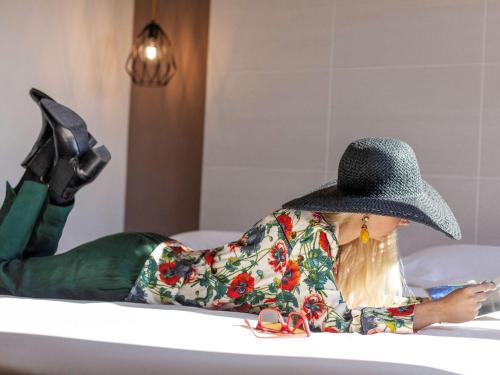 Una cama o camas en una habitación de ibis styles Trani